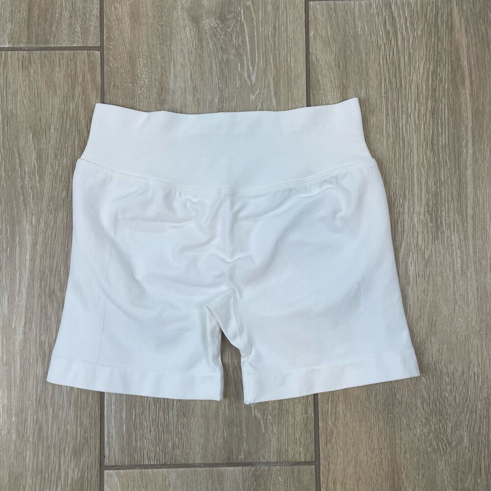 DFYNE Impact Shorts Womens M White Scrunch Seamless Gym Workout 4.5 In NWOT